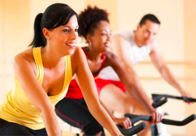 How long should I ride an exercise bike depends on the duration and intensity of the workout. An increasing level of intensity helps to lose weight faster.