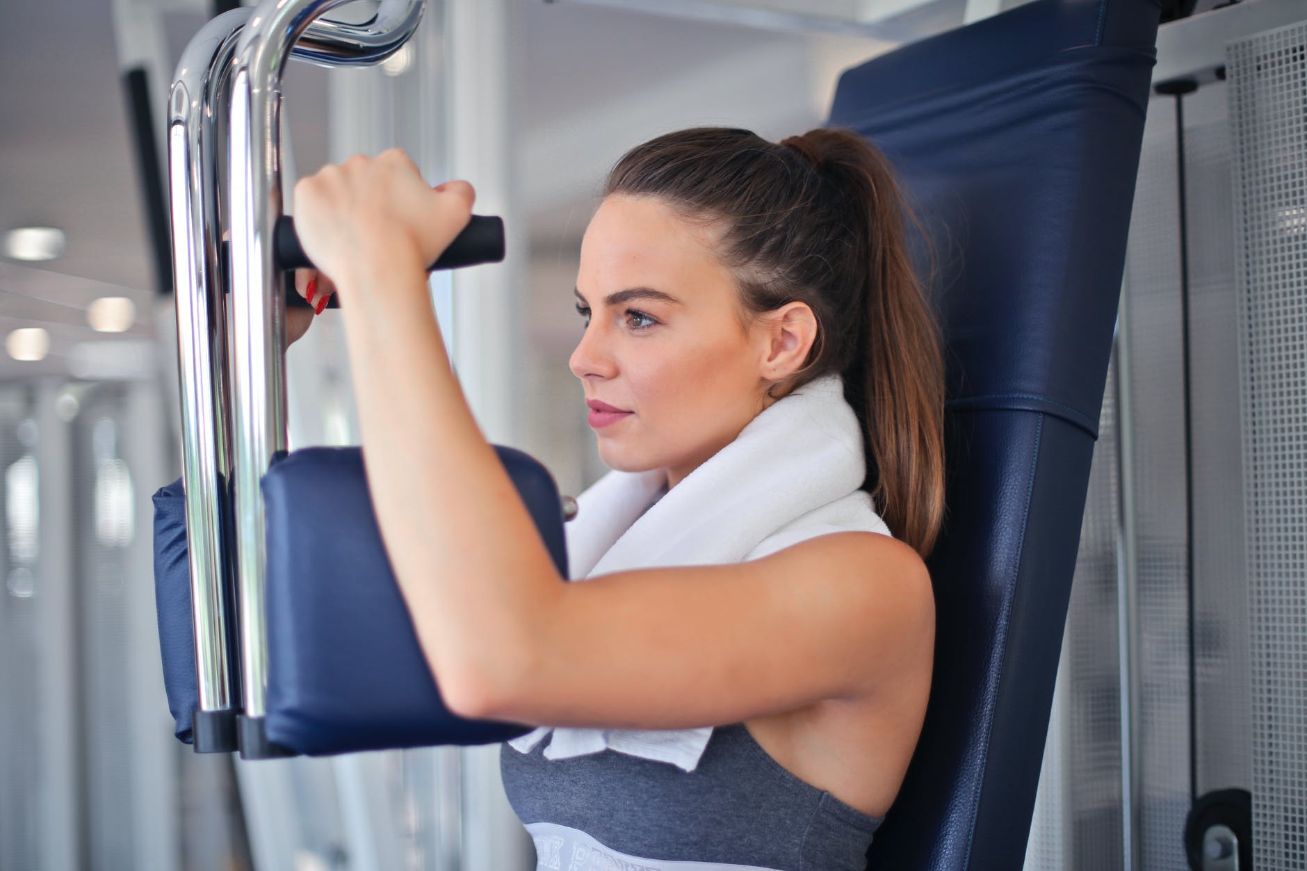 SEVEN USEFUL GYM MACHINES FOR WOMEN Fitreign